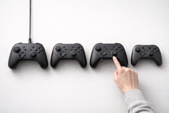 ホリパッド系を含むサードパーティコントローラーの種類と選び分けを示す俯瞰写真