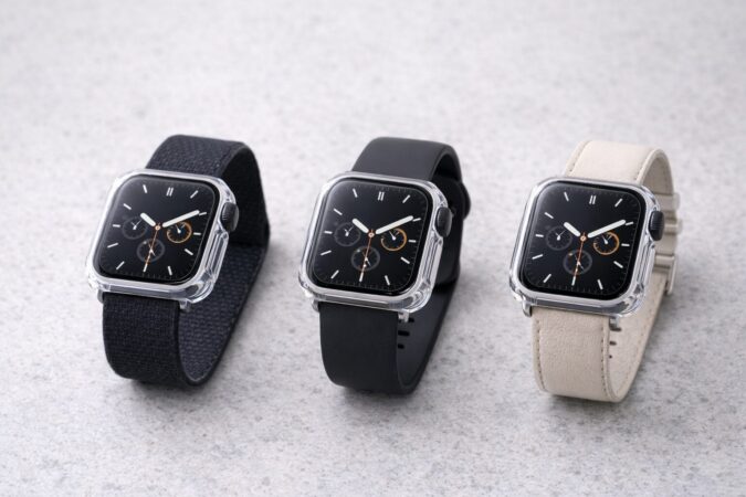 純正風バンドとクリア保護ケースの相性の良さを示したApple Watchスタイリングイメージ