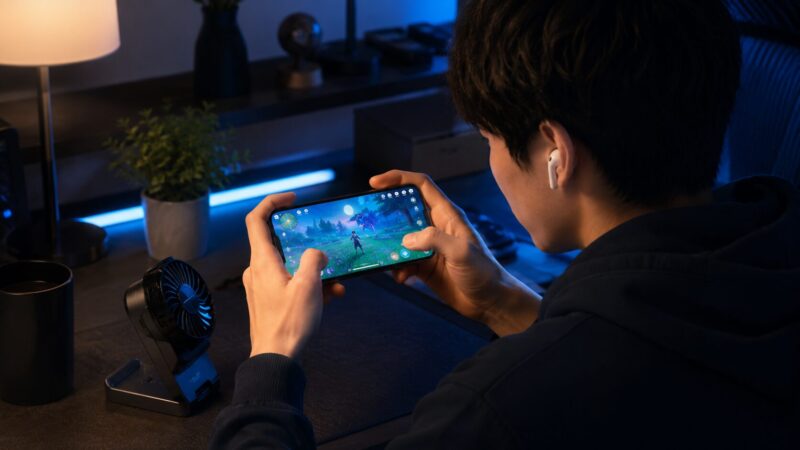 POCO F7 Proで重い3Dゲームを快適に遊ぶ日本人男性