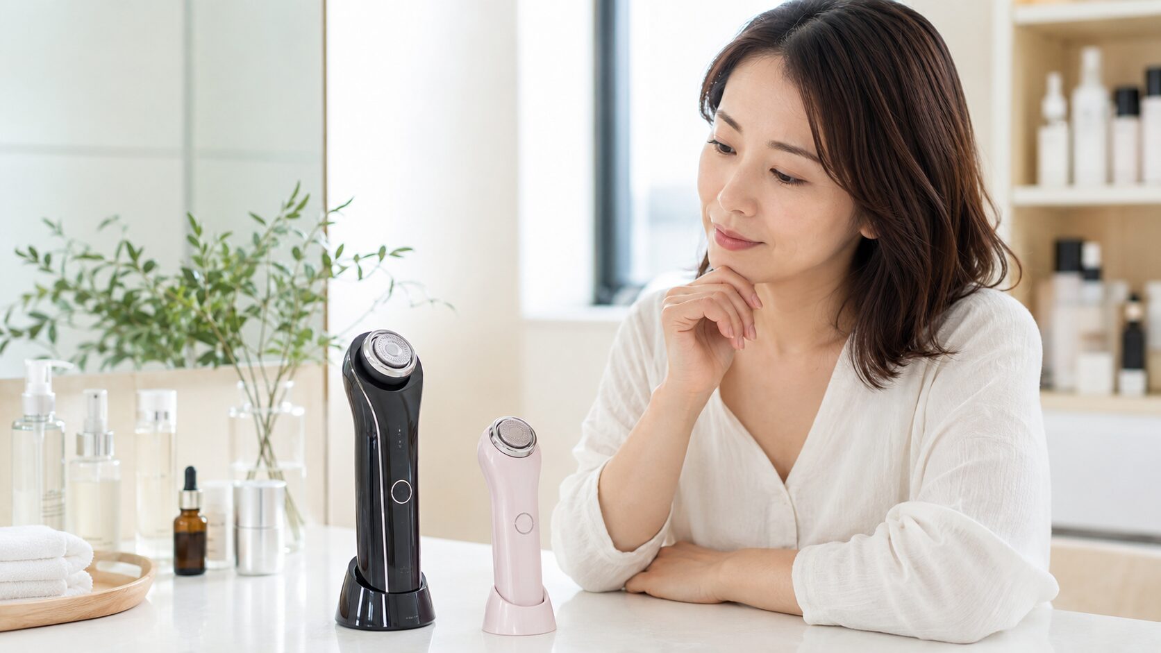 ブースタープロとミニの違いを比較しながら美顔器を選ぶ日本人女性