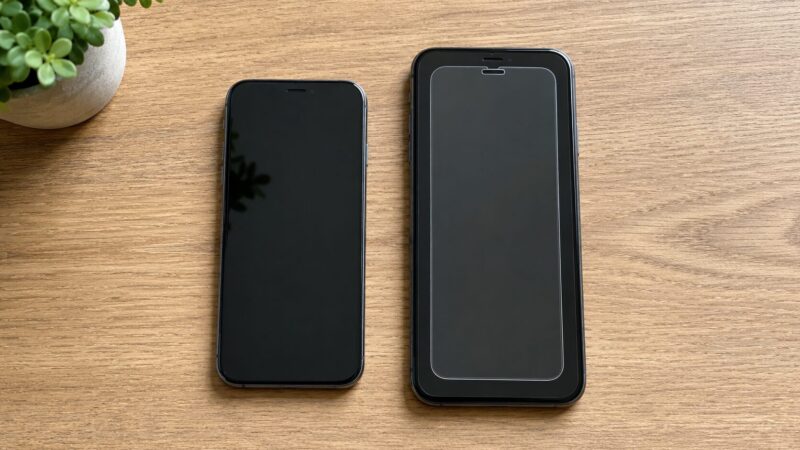 iPhone16e用の小さいフィルムをiPhone17と混同した場合のサイズ差