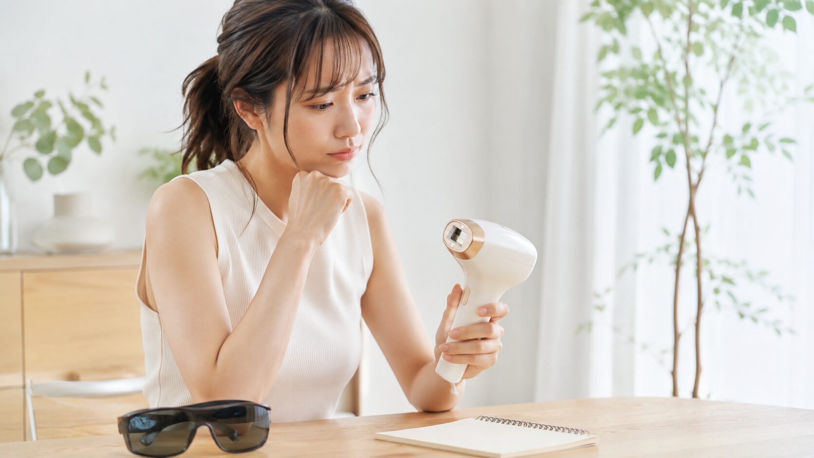 家庭用IPL脱毛器を購入前に口コミや効果を確認する日本人女性
