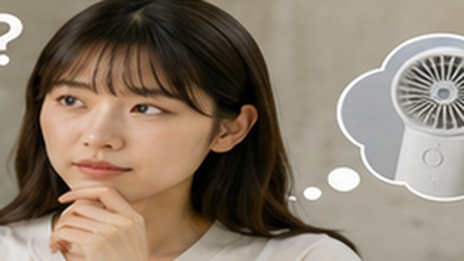 ミストハンディファンを比較しながら選び方を検討する日本人女性
