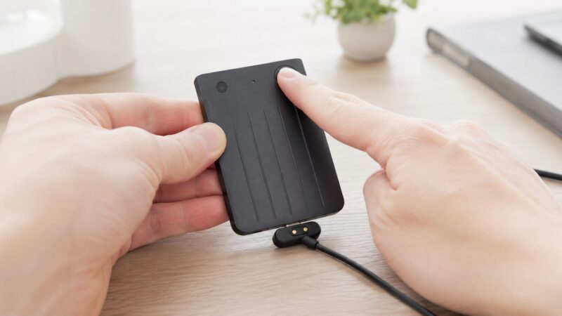 Plaud Noteをマグネットケーブルで充電しリセットする手順