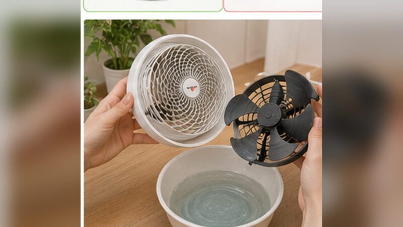 サーキュレーターのガードと羽根を取り外して水洗いする様子