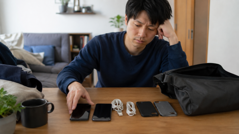 スマホ2台と充電ケーブルの管理に負担を感じる日本人