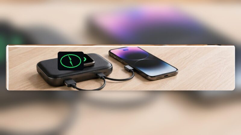 外出先でApple Watchとスマートフォンを同時充電するモバイルバッテリー