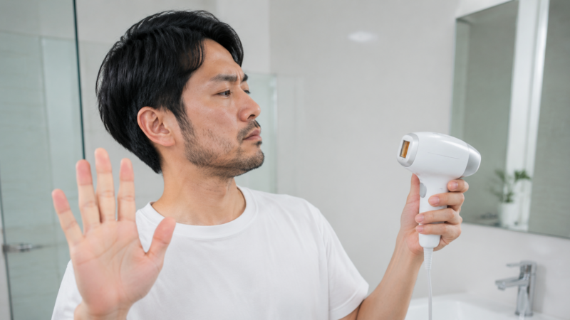 男性のヒゲには家庭用光美容器を使用しないよう示すイメージ